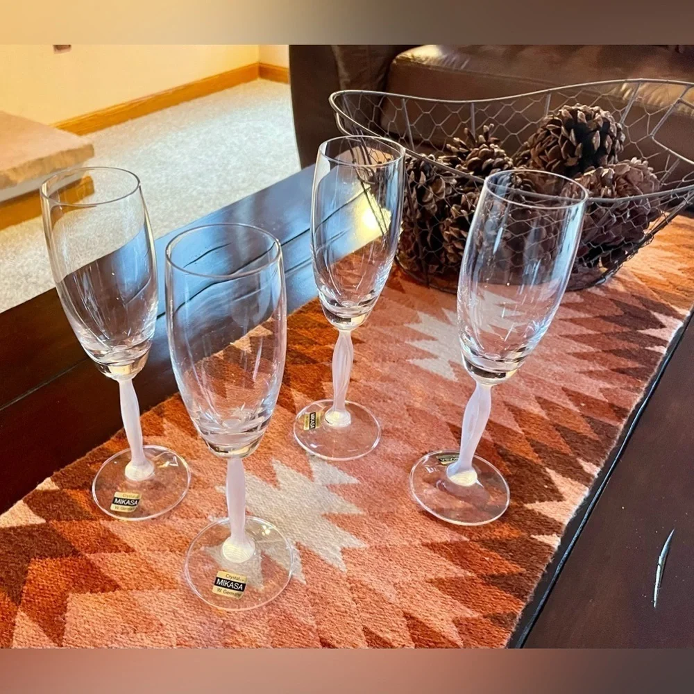 Mikasa Ballet Crystal Champagne Flutes